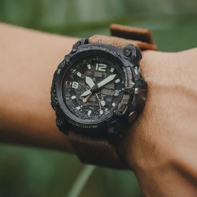 SCHOLC ARMORED WRISTWATCH Profile Picture
