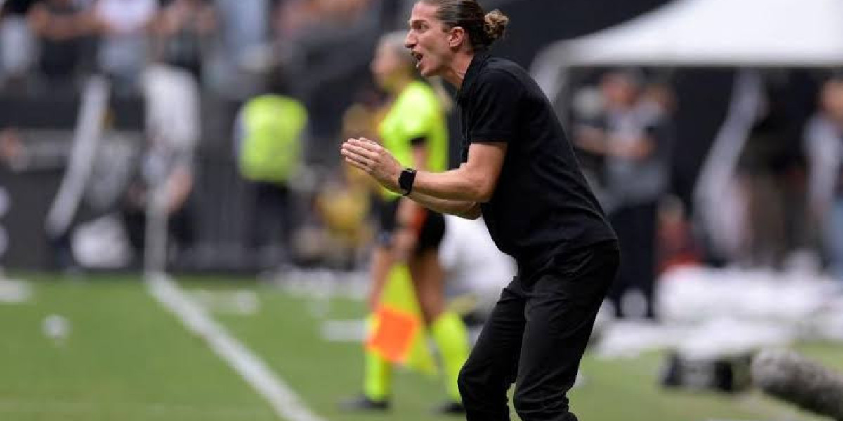 Filipe Luís - From Celebrated Player to Ambitious Coach Leading Flamengo on the World Stage | News