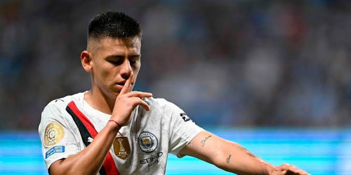 Echeverri Announces Arrival with Stunning First Goal for Manchester City | News