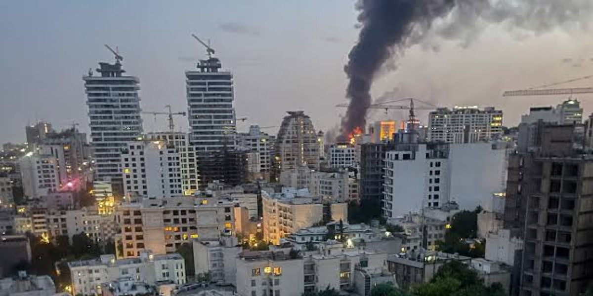 Israel-Iran Conflict Escalates - Direct Military Strikes Continue Amid Diplomatic Scramble | News
