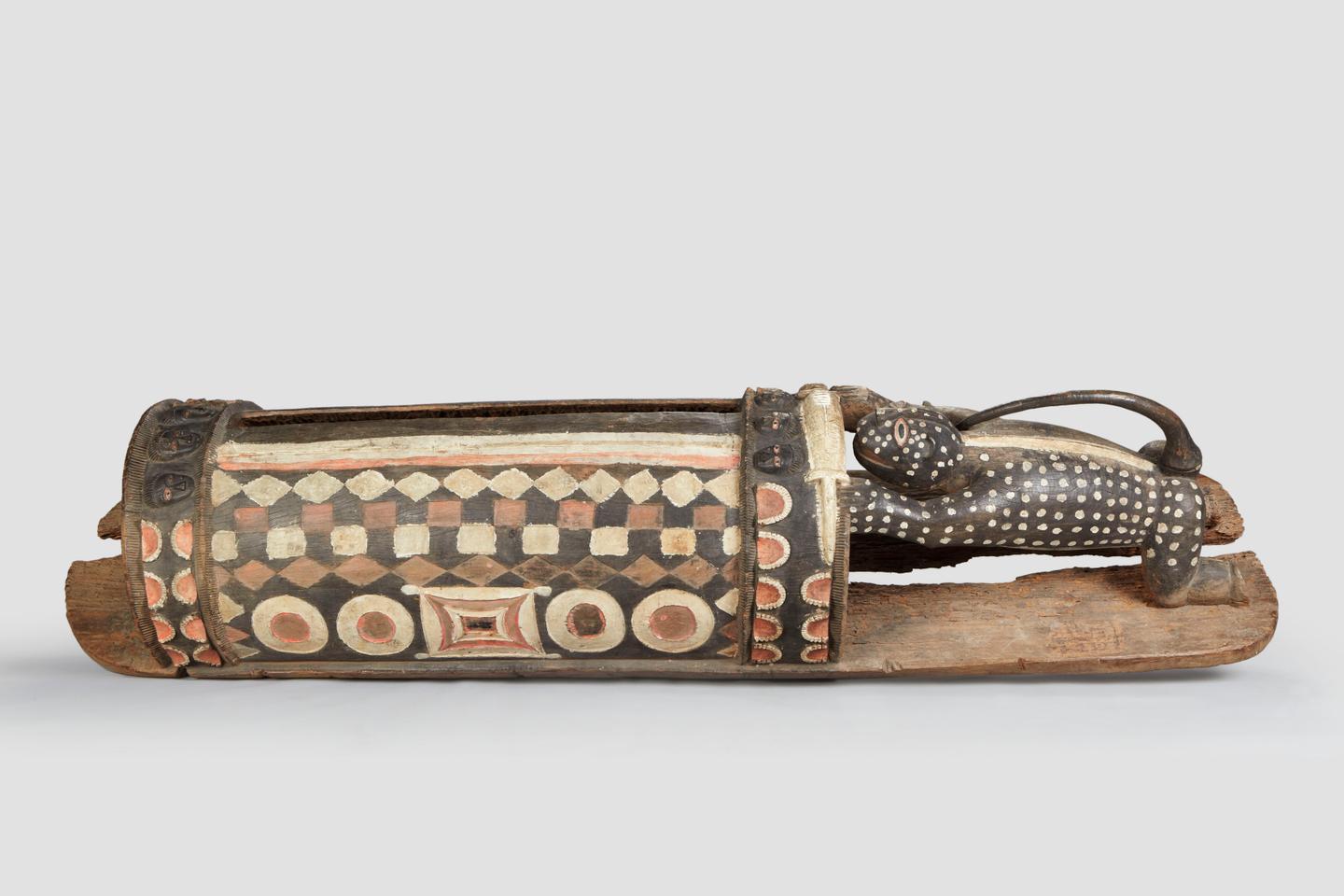 Le Parlement autorise la restitution du tambour parleur « Djidji Ayôkwé » à la Côte d’Ivoire