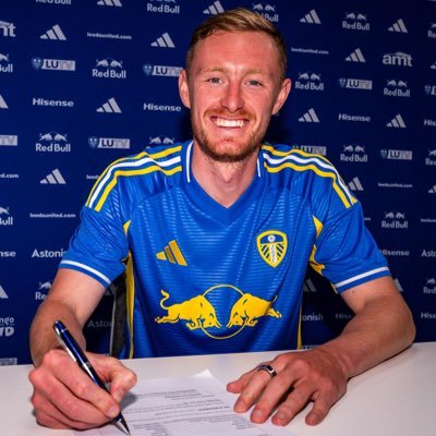 Leeds sign midfielder Longstaff from Newcastle