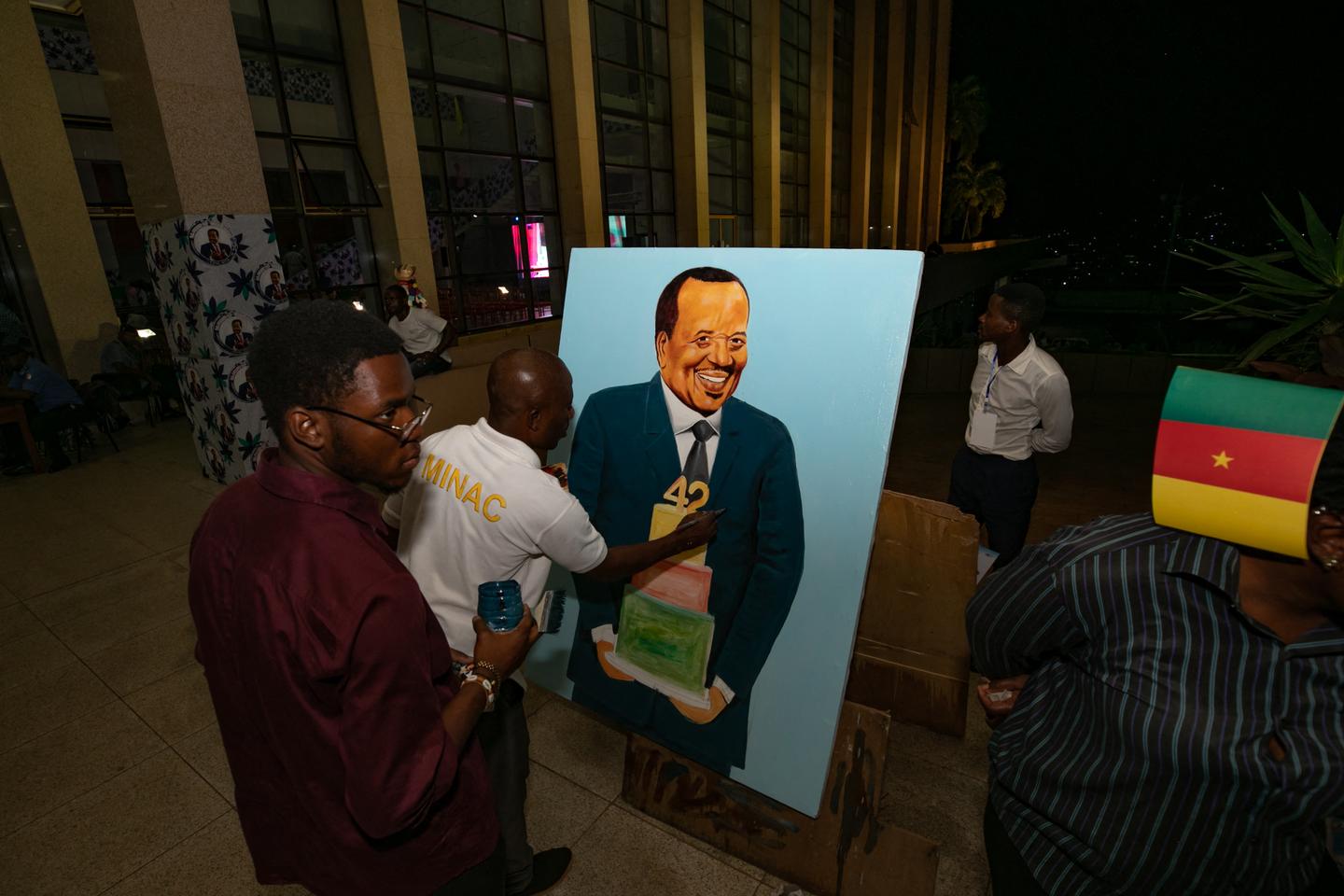 Au Cameroun, le président Paul Biya, 92 ans, en route pour un huitième mandat