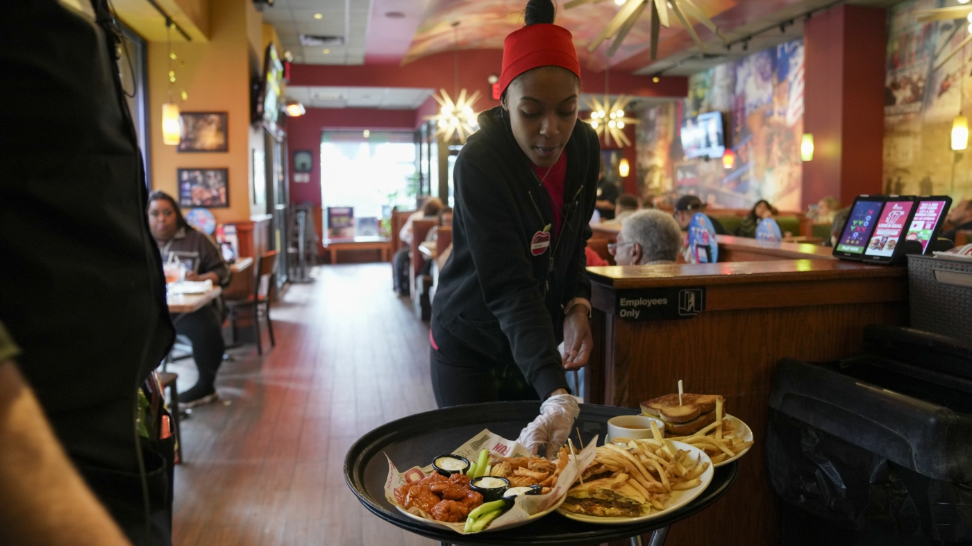 Chain restaurants are everywhere. How do they stay alive? : NPR