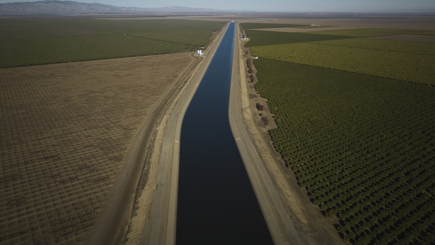 Why farmers in California are backing a giant solar farm : NPR